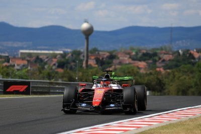 Hongrie, EL1&nbsp;: Leclerc en tête et en panne, l’Aston Martin évoluée subit déjà un problème