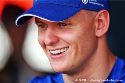 Schumacher, Ricciardo play down Aston Martin link