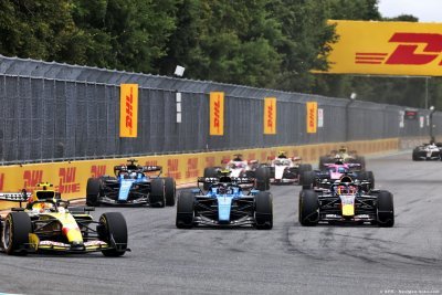 ’C’est la jungle&nbsp;!’&nbsp;: Verstappen réplique à Sainz après un duel musclé