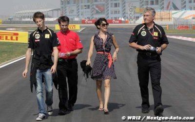 Renault edges towards signing Grosjean for 2012