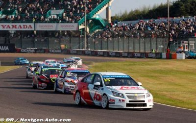 Shanghai, Race 1: Chilton wins on drying track