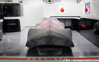 Mercedes, McLaren to change colours in 2015 - report