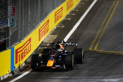 Verstappen signe la pole au GP de Singapour devant les deux Ferrari