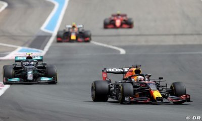 Hakkinen s’inquiète de voir Mercedes F1 ‘incapable de réagir’ face à Red Bull