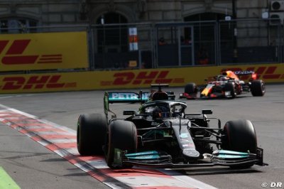 Alarmed Wolff won’t turn 2022 car plans ’upside down’