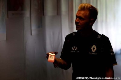 2017 talks not just with Renault - Magnussen
