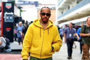 Hamilton répond aux rumeurs envoyant Horner chez Ferrari