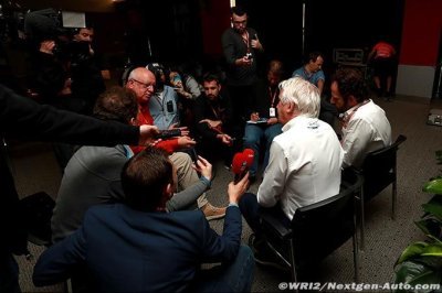 Vers la fin du briefing des pilotes lors des Grands Prix