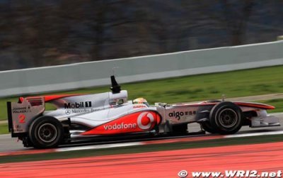 Hamilton goes fastest in Oz