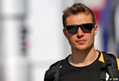 Sirotkin to continue as reserve driver for Renault this year