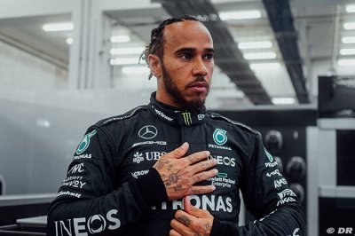Hamilton ’turns F1 world upside down’ with Ferrari switch