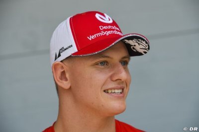 Schumacher could replace Grosjean in Abu Dhabi