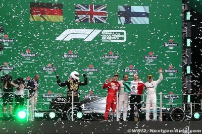 Vettel s’en prend aux trophées et au ’gars des selfies’