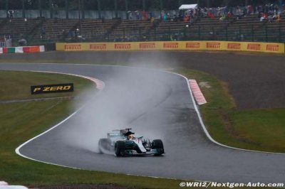 Mercedes not worried about Hamilton engine