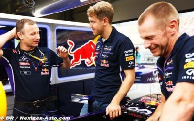 Vettel rend hommage au travail de... Ricciardo
