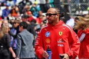 Hamilton dénonce une F1 sans voix pour les pilotes, Sainz met la pression pour en tenir compte