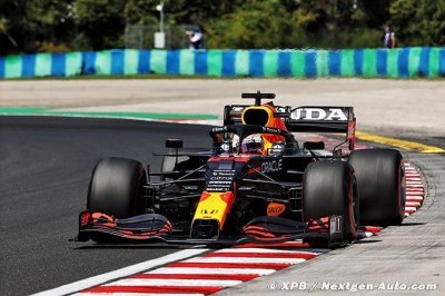 Verstappen frustré par le sous-virage, Perez en progrès lors des Libres