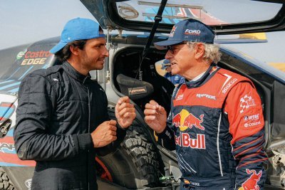 Sainz a vécu une expérience folle avec le Ford Raptor du Dakar de son père