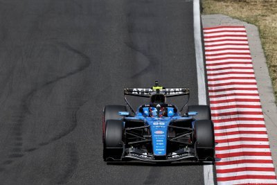 Sainz to ’calmly’ decide future during summer break