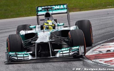 Shanghai, FP1: Rosberg heads Hamilton in China