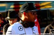 Silent Hamilton in a spin after split