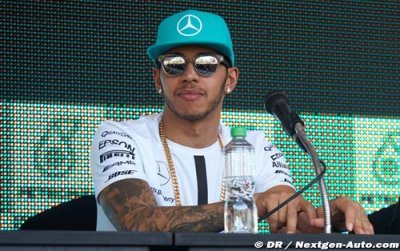 Hamilton ne s’inquiète pas (trop) de la montée en puissance de Ferrari