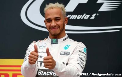 Bernie’s Xmas card depicts apologetic Hamilton