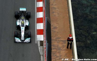 Free 3: Nico Rosberg quickest in hectic final practice
