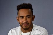 Hamilton plaide la blague suite à un commentaire sur les grid girls