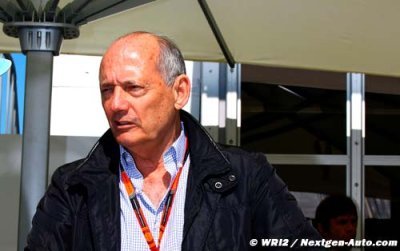 Hamilton would behave differently at McLaren - Dennis