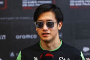 Zhou a 'un certain nombre d'options' et discute de son futur en F1