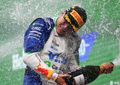 ’Ils sentaient bon, pas moi’&nbsp;: l’anecdote savoureuse d’Hadjar sur son premier podium en F1
