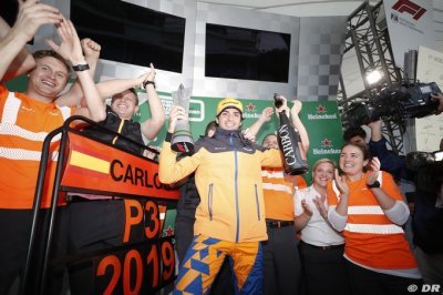 La remontée et la résistance de Sainz face à Räikkönen ont laissé Brawn admiratif