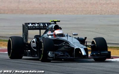 Magnussen a du mal avec ses pneus avant