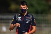 Un an après ses débuts, Albon veut piloter 'avec' sa Red Bull et non ‘lutter contre elle'