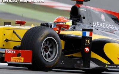 Grosjean leads the way in free practice