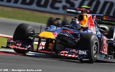 La Red Bull RB6 se place au dessus de la mêlée