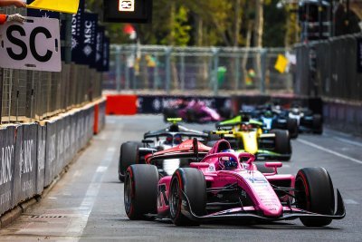 F2, Bakou, Course Principale 1&nbsp;: Dunne s’impose enfin, Câmara prend la tête du championnat