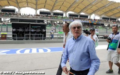 Son des V6&nbsp;: Ecclestone consulte dans le paddock