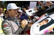 Rosberg says contract ensures equal status with Hamilton