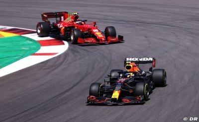 Pérez voit Red Bull très forte d’entrée à Barcelone  