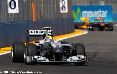 Mercedes must not give up on 2010 car - Rosberg