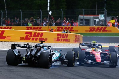 Russell percuté par Hamilton à Spa mais le pilote Mercedes F1 tacle son moteur&nbsp;!