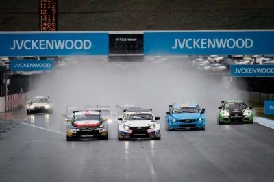 Motegi, Race 1: Chilton heads thriller