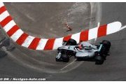Schumacher pas inquiet d'être encore derrière Rosberg