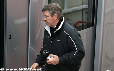 Brawn denies Kubica talks, Schumacher commits through 2012