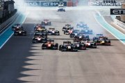 Yas Marina, Course 2 : La victoire pour Lynn, le titre pour Gasly