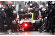 Mercedes crew winning 2010 pitstop speed race