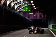 Singapore, FP2: Ricciardo continues to set the pace