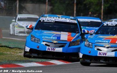 Race 2 - Muller takes last lap victory